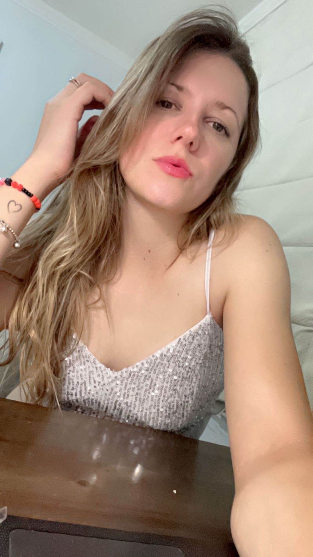 Lara — live 1-on-1 video chat